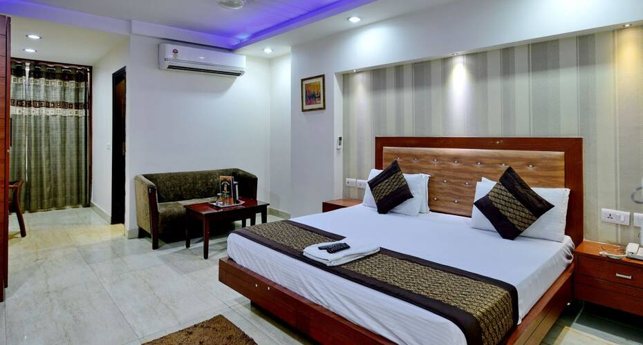 Hotel Emporio, New Delhi 1